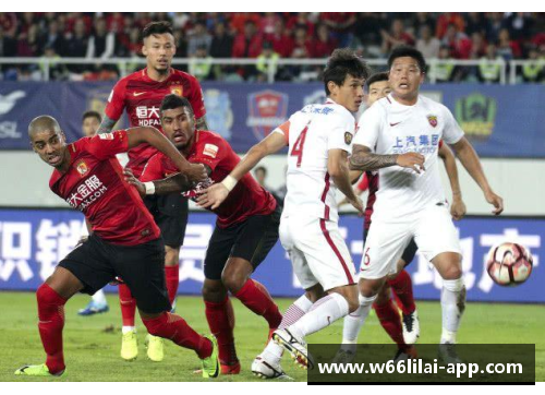 广州恒大连胜被终结！上海上港力压恒大登顶积分榜，中超榜首之争异常激烈